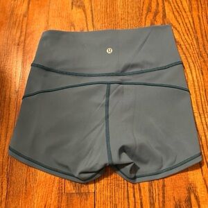 Lululemon In Movement blue
Biker-Compression short size 6